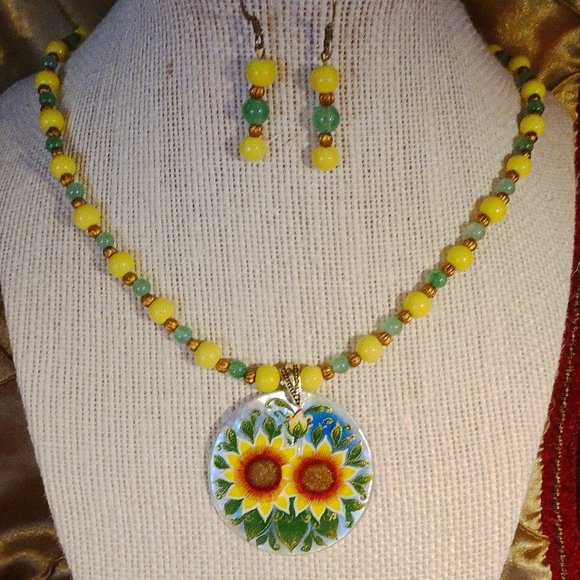 Handcrafted artisanal necklace & earring set in a sunny Tuscan design - Picture 1 of 6